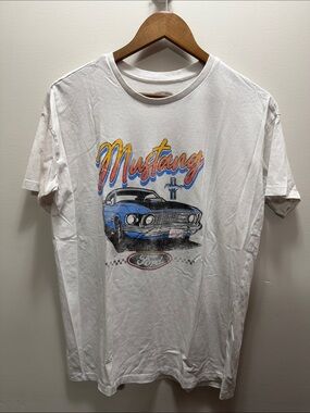 Ford Mustang Graphic Tee in White with Blue and Yellow Accents Size Small 26x21
